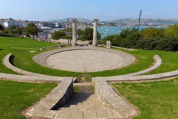 Swanage Dorset Angleterre Royaume-Uni Prince Albert Gardens avec amphithéâtre et parc et vue sur cette populaire ville balnéaire de la côte sud — Photo