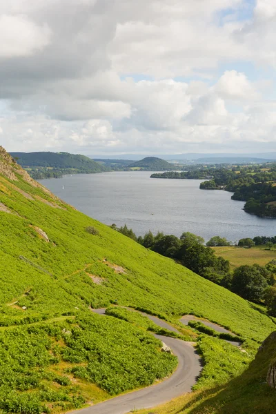 Verhoogde weergave van Ullswater Lake District Cumbria Engeland Uk van Hallin viel in de zomer — Stockfoto