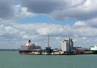 Southampton Dock sakin yaz gününde