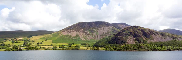 パノラマのマウンテン ビュー Ennerdale 水湖水地方国立公園カンブリア イングランド英国 — ストック写真