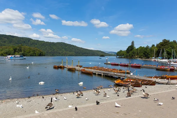 Bowness on Windermere South Lakeland Cumbria UK on the banks of Lake Windermere — Stock Photo, Image