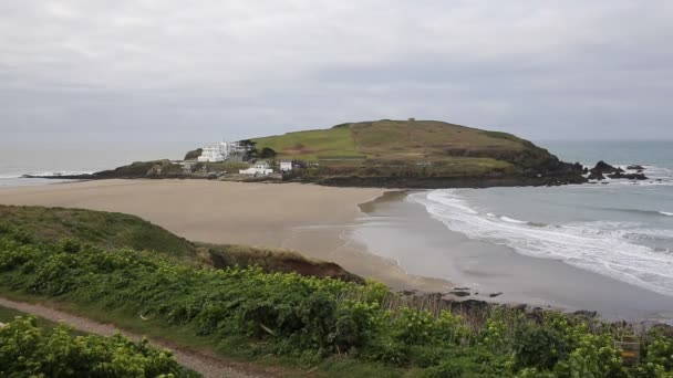 Burgh Adası Devon İngiltere İngiltere sahil köyü Bigbury-on-Sea ve Challaborough yakın — Stok video