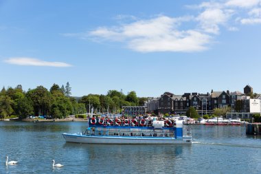 Bowness Windermere Güney Lakeland Cumbria İngiltere'de ziyaretçileri üzerinde tekne turu