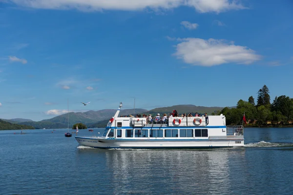 Jezerní oblasti radost výlet lodí Bowness Windermere South Lakeland Cumbria, Spojené království na březích jezera Windermere — Stock fotografie