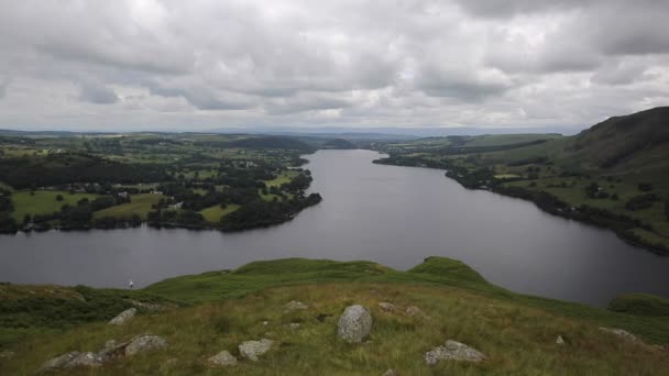 Wysoki widok Ullswater Lake District Cumbria Anglii Wielkiej Brytanii z Hallin spadła w lecie — Wideo stockowe