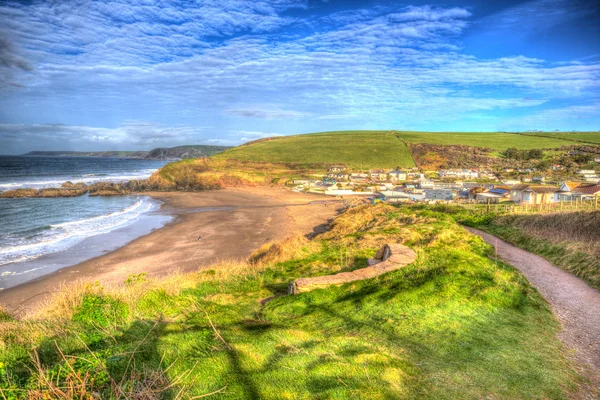 Challaborough South Devon England uk popular praia de surf perto de Burgh Island e Bigbury-on-sea no caminho da costa sudoeste em vívido HDR colorido — Fotografia de Stock