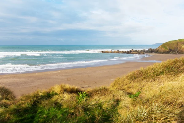 Challaborough plaży South Devon Anglii Wielkiej Brytanii popularne do surfowania w pobliżu Burgh Island i Bigbury-on-sea, na południowo zachodnim wybrzeżu ścieżka — Zdjęcie stockowe