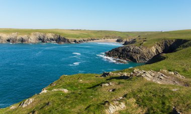 Crantock defne Cornwall İngiltere İngiltere Newquay yakınındaki ve South West Coast yol olarak da bilinen Polly espri bahar mavi deniz ve gökyüzü ile de Porth şaka Plajı