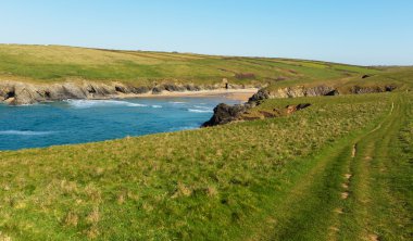 Crantock defne Cornwall İngiltere İngiltere olarak da bilinen Polly espri de bahar mavi deniz ve gökyüzü ile bir Newquay yakınındaki plajda South West Coast yol Porth şaka