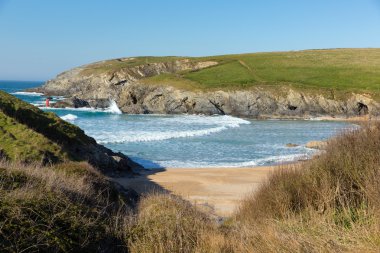 Crantock defne Cornwall İngiltere İngiltere Newquay yakınındaki ve South West Coast yol olarak da bilinen Polly espri bahar mavi deniz ve gökyüzü ile de Porth şaka Plajı