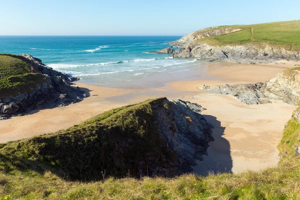 Praia de Porth piada ao lado Crantock Baía Cornwall Inglaterra Reino Unido perto de Newquay e em South West Coast Path também conhecido como Polly Joke na primavera com o azul do mar e céu Imagens De Bancos De Imagens