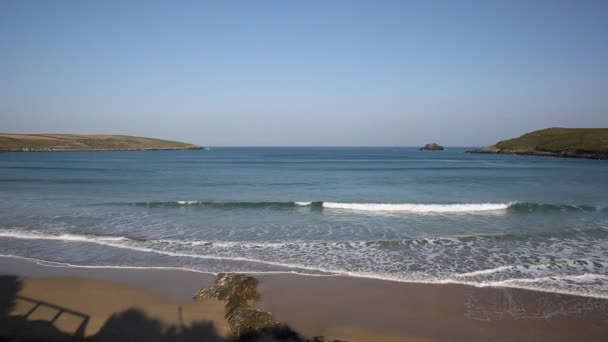 Crantock spiaggia North Cornwall Inghilterra Regno Unito con il suono del mare — Video Stock