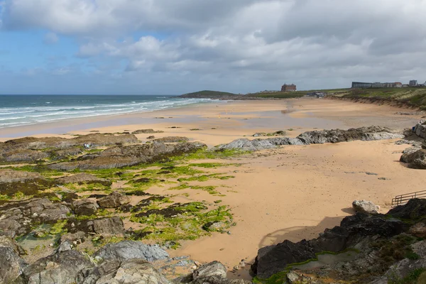 Βράχια της παραλίας της άνοιξης Newquay Βόρεια Κορνουάλλη Fistral παραλία δημοφιλής στο Ηνωμένο Βασίλειο — Φωτογραφία Αρχείου