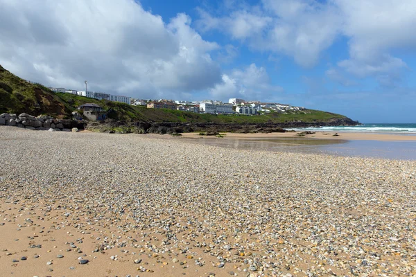 Kamyczki koniec południowej plaży Fistral Newquay Cornwall North, jeden z najbardziej popularnych plaż w Wielkiej Brytanii — Zdjęcie stockowe