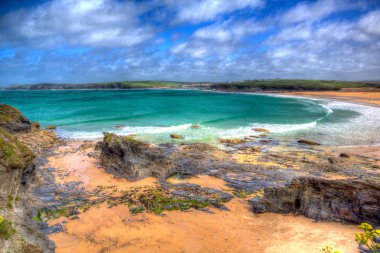 Turkuaz deniz Harlyn Bay beach Kuzey Cornwall İngiltere İngiltere Padstow ve renkli HDR Newquay yakınındaki gibi cennet bir resimle