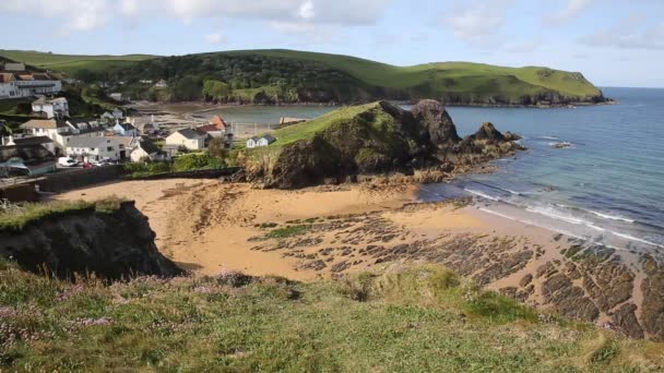 Doufám, že Cove Jižní Devon Anglie Velká Británie poblíž Kingsbridge a Thurlstone na jižní cestě západní pobřeží — Stock video