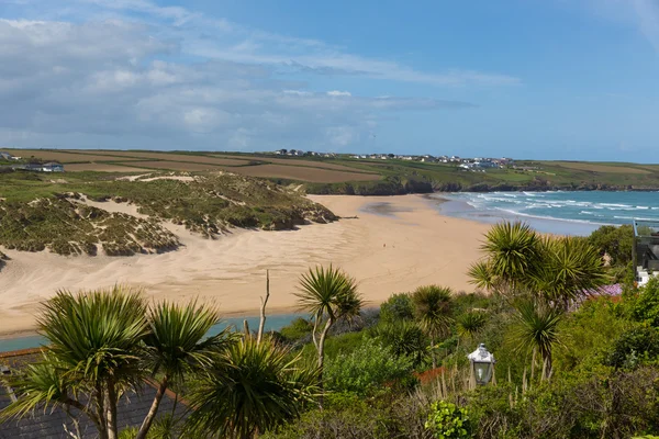 Crantock beach Cornwall England UK perto de Newquay com ondas na primavera — Fotografia de Stock