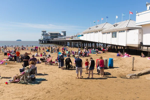 Weston-super-Mare beach and pier Somerset with tourists and visitors enjoying the summer sun — Stock Photo, Image