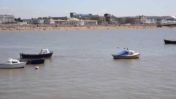 Weston-super-Mare kust met boten en pier Somerset pan weergave — Stockvideo