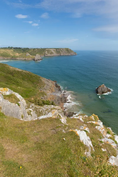 Ακτή σε τρεις βράχια κόλπο νότια Χερσόνησος Gower Swansea Ουαλία Ηνωμένο Βασίλειο όμορφη θέα και δημοφιλείς τοποθεσίες — Φωτογραφία Αρχείου