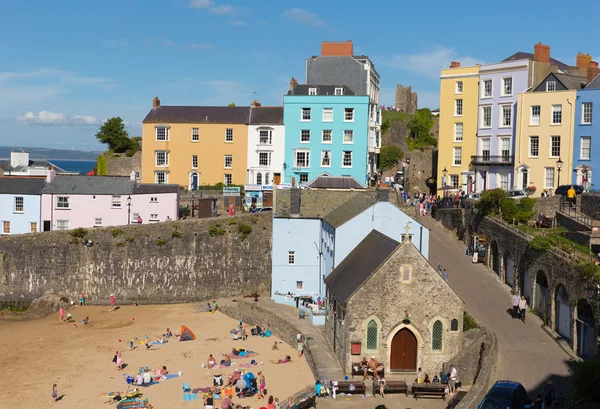Welsh seaside town of Tenby Pembrokeshire Wales uk north beach in summer with tourists and visitors and blue sky — Stock Photo, Image