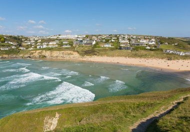 Mawgan'da Porth beach Kuzey Cornwall İngiltere Newquay yakınındaki ve güneyinde Porthcothan ve Treyarnon mavi gökyüzü ile bir yaz gününde