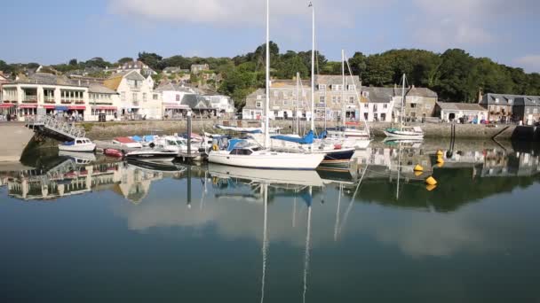 Puerto inglés Padstow North Cornwall Inglaterra Reino Unido hermoso sol de finales de verano — Vídeo de stock