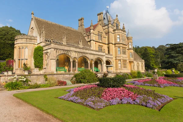 Квітники красивий будинок Tyntesfield поблизу Wraxall Сомерсет Північної Англії Великобританії вікторіанський особняк в кінці літнє сонце — стокове фото