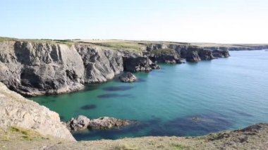Açık mavi deniz Treyarnon Bay İngiltere'de İngiltere'de Cornish Kuzey Sahili Padstow arasındaki Newquay, Cornwall