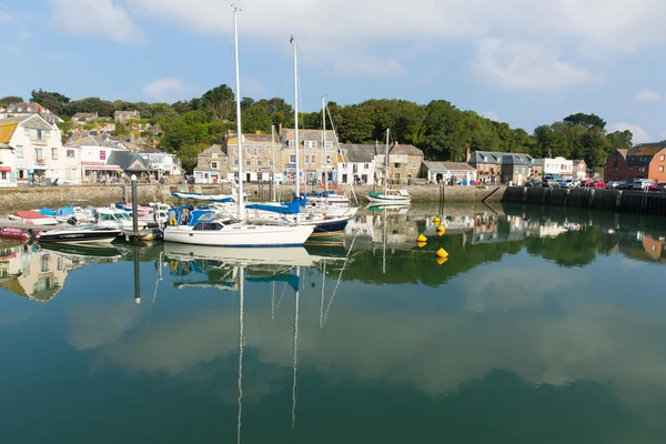 Padstow harbour Cornwall England UK beautiful late summer sun and calm fine weather drew visitors to the coast — Stock Photo, Image