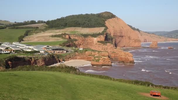 Ladram Bay Devon Inglaterra Reino Unido situado entre Budleigh Salterton y Sidmouth y en la Costa Jurásica — Vídeos de Stock