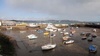Paignton liman Devon İngiltere İngiltere Torquay yakınındaki tekneler, düşük tide pan ile