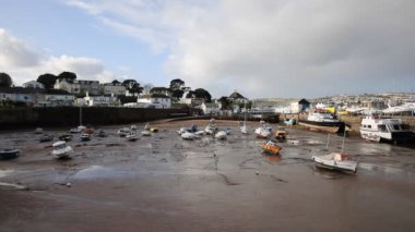 Paignton liman Devon İngiltere İngiltere Torquay yakınındaki tekneler, düşük tide pan ile
