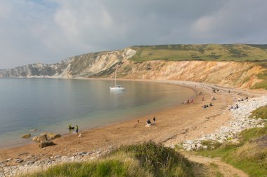Worbarrow Bay beach Wareham Dorset güneyinde insanlar İngiltere İngiltere sahil