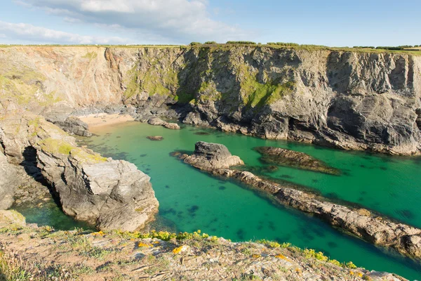 Clear turquoise blue sea Fox Cove Cornwall coast between Treyarnon and Porthcothan — Stock Photo, Image