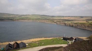 Kimmeridge Bay Lulworth Cove doğusunda ve Dorset sahil İngiltere İngiltere Lulworth aralığı birini Kimmeridge Köyü yakınındaki pan yürür