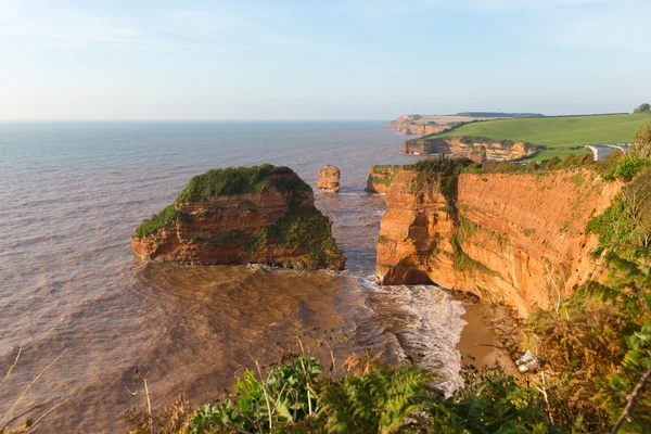 Regno Unito Costa giurassica Ladram Bay Devon Inghilterra Regno Unito situato tra Budleigh Salterton e Sidmouth — Foto Stock