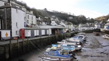 Cornish balıkçı köyü, Polperro Cornwall İngiltere İngiltere sezon dışı kış pürüzsüz profesyonel video Pan