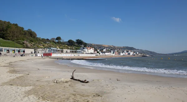 Lyme Regis strand Dorset Anglia Egyesült Királyság egy gyönyörű nyugodt csendes nap a magyar Jurassic Coast — Stock Fotó