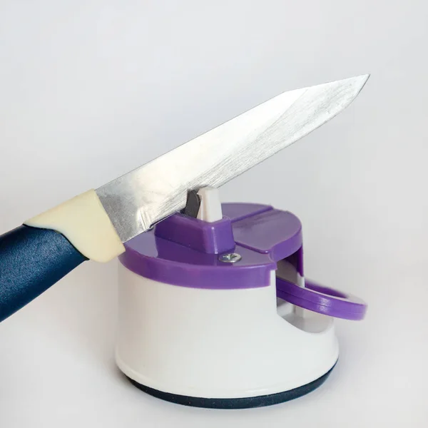 Μαχαίρι Κουζίνας Και Συμπαγές Μαχαίρι Ξύστρα Λευκό Φόντο — Φωτογραφία Αρχείου