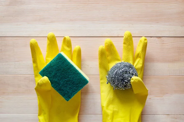 Βούρτσα Σφουγγαριού Και Ατσάλινο Μαλλί Ελαστικά Γάντια Έννοια Οικιακής Εργασίας — Φωτογραφία Αρχείου