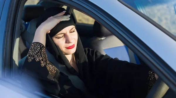 Fejfájás Egy Női Vezető Egy Autóban — Stock Fotó