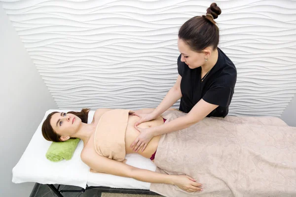 Medische Massage Van Buik Schoonheidssalon — Stockfoto