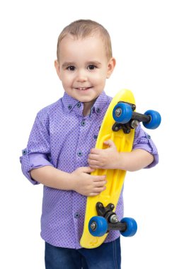 Elinde kaykay olan çocuk, beyaz arkaplanı ayır.