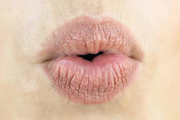 Weibliche Lippen Nahaufnahme Luftkuss Liebe Konzept — Stockfoto