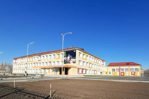 Orenburg Ryssland April 2021 Skolans Territorium Och Utseende Efter Renovering — Stockfoto