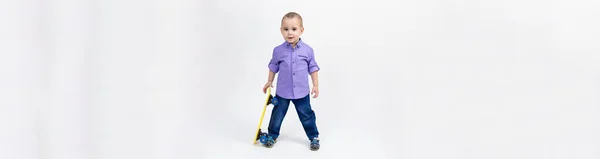 Мальчик Повседневной Одежде Скейтбордом Баннерная Реклама — стоковое фото