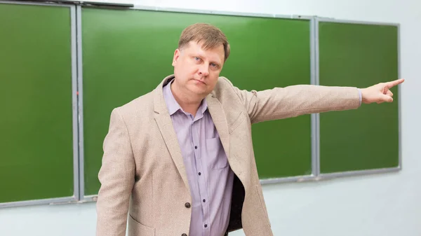 Physics Teacher Blackboard Shows Student Exit Classroom Hand Gesture — Stock Photo, Image