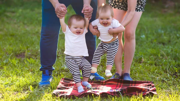 Parents Hold Baby Twins Running Blanket — Stock Photo, Image