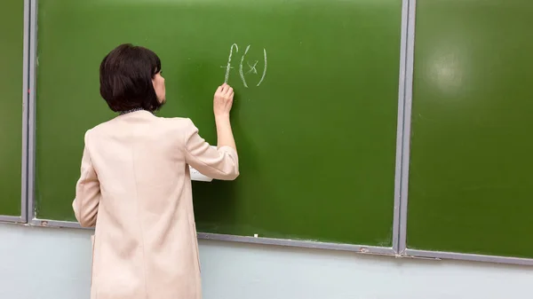 Female Teacher Writes Mathematical Formula Blackboard — Stock Photo, Image